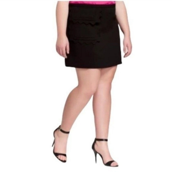 Victoria Beckham Women's Black Twill Scallop Mini Skirt. - Picture 2 of 12